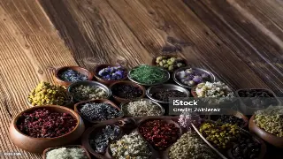 拯救你的僵硬肩颈：西安老中医教你一套随时随地可做的自我按摩操！ 封面